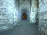 ťažobná štôlňa; pohľad k tunelovej rúre od labyrintu, 26.4.2008, © archív 362.001 a 362.002