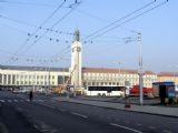 12.02.2008 - Hradec Králové: stavební ruch na Riegrově náměstí a provizorní výstupní zastávka MHD © PhDr. Zbyněk Zlinský