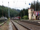 04.05.2008 - Východná: 163.061-5 v čele R 421 ''Excelsior'' Cheb - Košice míjí konec R 602 ''Čingov'' Košice - Bratislava hl.st. © PhDr. Zbyněk Zlinský