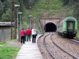 04.05.2008 - Spišský Štiavnik: Krokodilko, Tomáš, Matthias a Shalomek a 163.109-2 odjíždějící v čele Os 7815 Ružomberok - Košice © PhDr. Zbyněk Zlinský