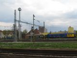 05.05.2008 - Poprad-Tatry: nákladiště ''aut sbalených na cestu'' a autovozem a lehátkovým vozem doprovodným © PhDr. Zbyněk Zlinský