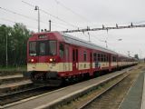 22.05.2008 - Rosice n.L.: 843.007-6 v čele R 981 Liberec - Pardubice hl.n., na konci 854.022-1 + 954.204-7 jako Sp 1781 z Trutnova © PhDr. Zbyněk Zlinský