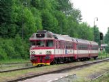 22.05.2008 - Žďárec u Skutče: 854.013-0 + 050.021-5 + 050.023-1 přijíždí jako R 990/1181/4817 ''Doubrava'' Pardubice hl.n. - Brno hl.n. © PhDr. Zbyněk Zlinský