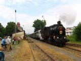 07.06.2008 - 279 002 - žst. Zdounky, přemaskovaný vlak do Rakousko-uherských barev odjíždí směr Kroměříž © Stanislav Plachý