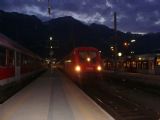 3.6.2008 - Innsbruck Hbf: Ranný EN 246, krátko po zastavení po 6 hodinách v Innsbrucku. V pozadí končiare Tirolských Álp. © Martin Kóňa