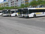 Čekající autobusy společnosti TST na odstavné ploše terminálu Costa da Caparica. 10.05.2008 © Lukáš Uhlíř