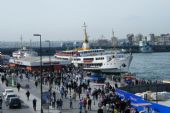 19. 04. 2008: Eminönü, přístaviště městských lodí, v pozadí Galatský most © Ing. Václav Zikán