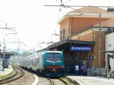 13.6.2008 - Civitavecchia: regionální vlak do Říma, na konci soupravy E 464.302 © Karel Furiš