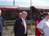 09.07.2008 - CZ LOKO Česká Třebová: podpis smlouvy s ČD Cargo - gen.ředitel ing.Bárta sleduje rozhovor ing. Bazaly pro Český rozhlas Pardubice © Miloslav Bednář