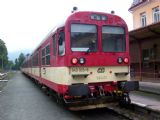 21.08.2004 - Jeseník: říd. vůz 943.005-9 v čele/na konci R 882 ''Ondráš'' Vsetín - Jeseník/R 885 Jeseník - Ostrava-Kunčice © PhDr. Zbyněk Zlinský