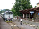 19.07.2008 - Malé Svatoňovice: 754.051-1 v čele R 657 Praha Masarykovo n. - Trutnov hl.n. (foto z R 656) © PhDr. Zbyněk Zlinský