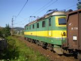 31. 8. 2008 - …a na postrku sa vracala pre ďalšiu záťaž žlto-zelená rakaňa ČD CARGO © Marek Kováč