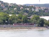 Dvojica Desir stojí na konečnej zastávke Margit híd, ktorá leží priamo na dunajskom nábreží. Na tomto atraktívnom mieste ich bude možné fotografovať už len do 21. septembra. (5.7.2008)