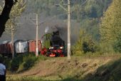 TKt 48 s nákladným vlakom vychádza z oblúku, © LEHOTSKÝ Ľubomír