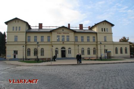 10.10.2008 - Praha-Vršovice:výpravní budova otevřena všem © PhDr. Zbyněk Zlinský