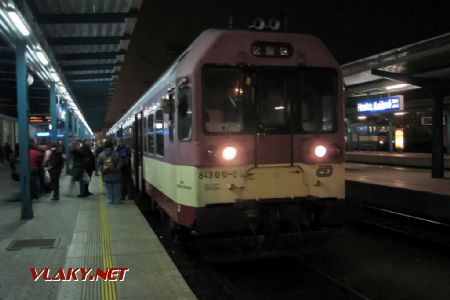 12.10.2008 - Hradec Králové hl.n.: 843.010-0 v čele opožděného R 994 Pardubice hl.n. - Liberec © PhDr. Zbyněk Zlinský