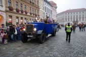 28.10.2008 - Olomouc: vyhlídkový autobus Praga přivezl cestující na Horní náměstí © Radek Hořínek