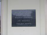06.11.2008 - Praha-Dejvice: pamětní deska posunovače, který byl naproti ve věku 21 let v květnu 1945 zastřelen Němci © PhDr. Zbyněk Zlinský