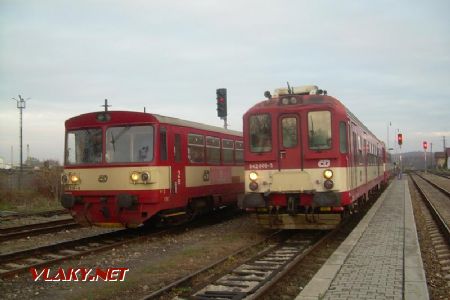 8.11.2008 – Březnice: 810 319 a 842 009  © Jakub Vyskočil