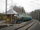 20.11.2008 - Těchonín: nová zastávka a 180.001-0 v čele ZvlSp 33365 © PhDr. Zbyněk Zlinský