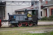 18.11.2008 - Hradec Králové: 706.601-2 za plotem areálu MHT © Radek Hořínek