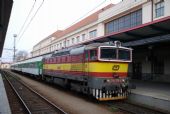 18.11.2008 - Hradec Králové hl.n.: 754.078 v čele náhradní soupravy R 1954/960 Letohrad - Praha-Vršovice (skončila v Hradci) © Radek Hořínek