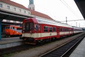 18.11.2008 - Hradec Králové hl.n.: 843.017 s R 988 do Liberce a 163.030 © Radek Hořínek