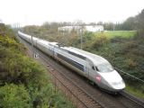 TGV prechádza popod nadjazd, Vannes, 7.12.2008, © Peter Žídek