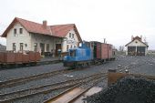 20.12.2008 - Kolínská řepařská drážka: pracovní vlak ve stanici, osádka si pochutnává na výtečném guláši paní náčelníkové © Mixmouses