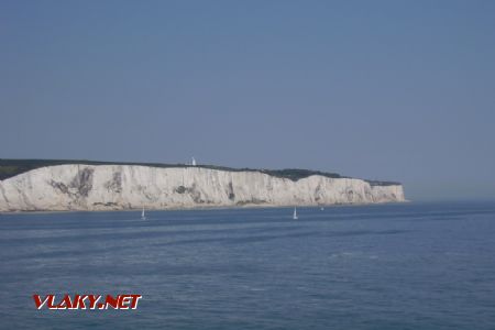 23.5.2008 - Dover: Pohled z trajektu na známé bílé útesy © Jiří Slavíček
