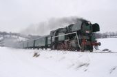 25.02.2006 - Bylnice: 464.202 přijíždí v čele vlaku ''Pod vrcholky Bílých Karpat'' © Milan Vojtek