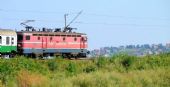 Lokomotiva řady 441.411 ŽFBH se blíží s rychlíkem ke stanici Alipašin Most u Sarajeva. 3.8.2008 © Igor Pejić