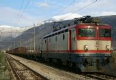 Nákladní vlak v čele s lokomotivou řady 441.902 ŽFBH v jedné ze stanic tratě Mostar- Sarajevo. 25.3.2008 © Elmir Vejzović