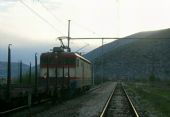 Západ slunce nad nákladním vlakem ŽFBH v jedné ze stanic tratě Mostar- Sarajevo. 25.3.2008 © Elmir Vejzović