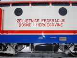 Bočnice modernizované lokomotvy řady 441.9 ŽFBH s výrobním štítkem.15.2.2008 © Mirsad Husković