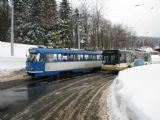 25.02.2009 - Liberec: dvojice vozů č. 81 (T3M) + 79 (T3M) a autobus Citybus 12 zvláštní linky na smyčce Horní Hanychov © PhDr. Zbyněk Zlinský