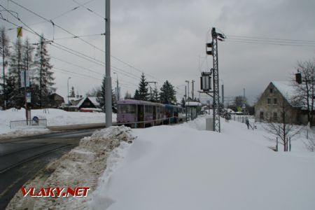 25.02.2009 - Liberec: dvojice vozů č. 81 (T3M) + 79 (T3M) na nástupním nástupišti konečné linky 3 Horní Hanychov © PhDr. Zbyněk Zlinský