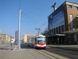 04.04.2009 - Olomouc: přednádražní prostor v rekonstrukci a přijíždějící tramvaj č. 207 (Inekon Trio) linky č. 1 © PhDr. Zbyněk Zlinský