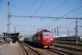 04.04.2009 - Olomouc hl.n.: 363.033, R904 a v pozadí 141.018 © Radek Hořínek