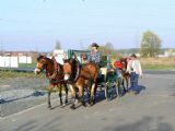 11.04.2009 - Sendražice: přijíždí kočár © Karel Furiš