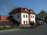 11.04.2009 - Sendražice: kočár čeká na svou roli © PhDr. Zbyněk Zlinský