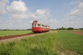 9.5.2009 - mezi Uhřičicemi a Lobodicemi: M 286.1032 u oblíbené hromady © Radek Hořínek