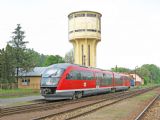 Fiľakovo, „Desiro“ s dominantou fiľakovskej stanice, 1.5 2009 © Július Rapi