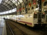 17.4.2009 - Barcelona Franca,Elipsos 477 s vozy TALGO © Jiří Mazal