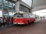 16.05.2009 - Hradec Králové: historický trolejbus č. 358 nabírá cestující na další jízdu © PhDr. Zbyněk Zlinský