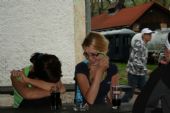 9. 5. 2009: Miestne dievčence v Čiernom Balogu sa zo začiatku troška hanbili, © Ing. Igor Molnár