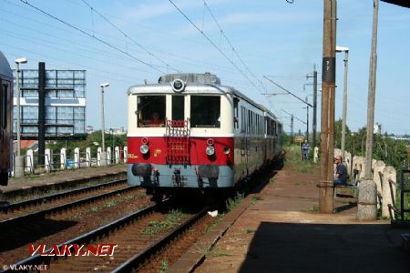 Historický motoráčik z hlavnej stanice prechádza cez Vinohrady, 14.06.2009 © Igor Molnár