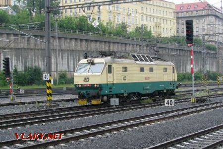 24.06.2009 - Praha hl.n.: ... a aspoň jedna mašinka jako bonus © PhDr. Zbyněk Zlinský