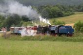 20.06.2009, U57.001 a U46.002 tahají do stoupání v  traťovém úseku Třemešná ve Slezsku - Liptaň © Jakub Sýkora