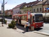 Jeden z nejnovějších zástupců typu Tr 14 DPmP číslo 122 stanicuje v centru Prešova. 1.5.2009 © Jan Přikryl